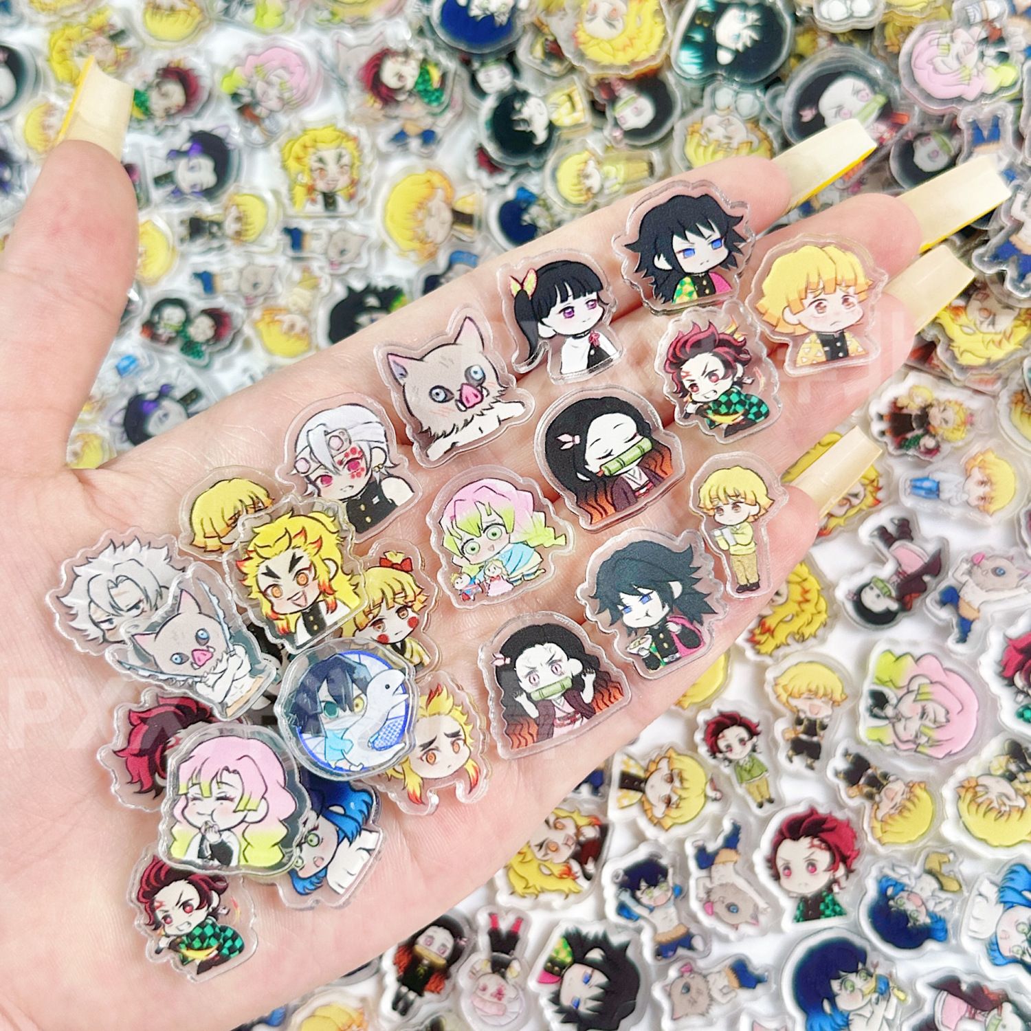 50/100枚入り 1/2cm ミニ鬼滅の刃アクリルシート  - Cosplay Anime Tsunade のレビューと価格