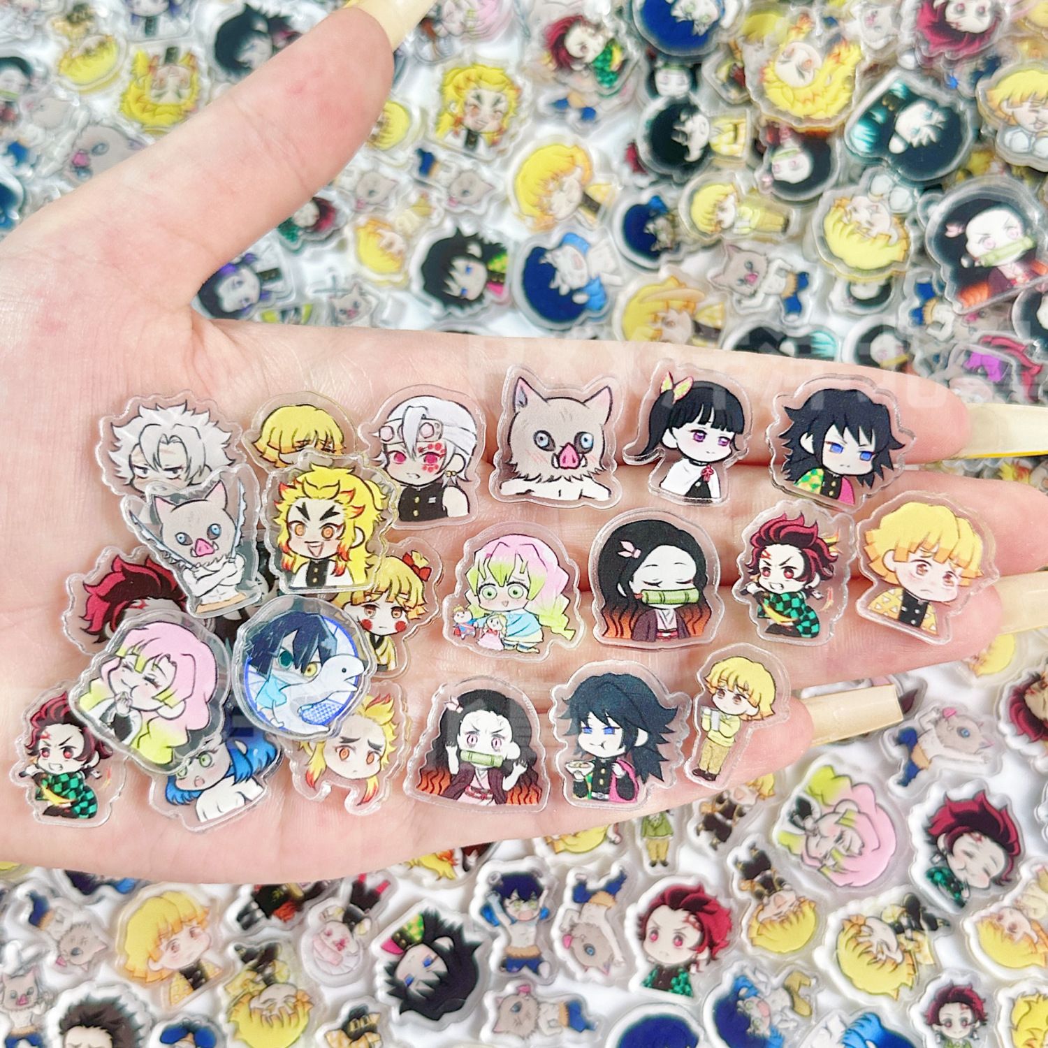 50/100枚入り 1/2cm ミニ鬼滅の刃アクリルシート  - Cosplay Anime Tsunade のレビューと価格